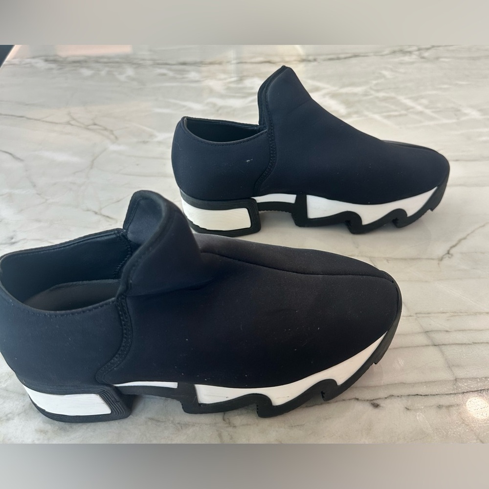 iRi Black vegan low top Sneakers. Made in Italy